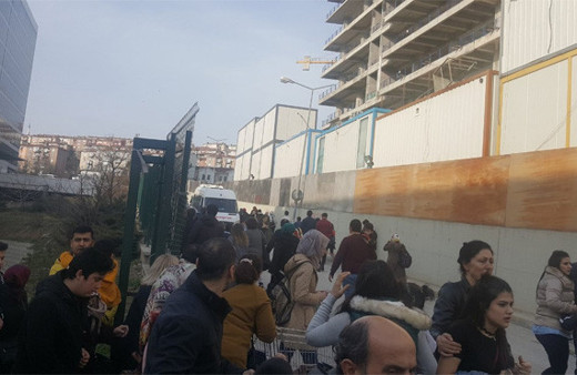 Bomba ihbarı dev AVM'de panik yarattı