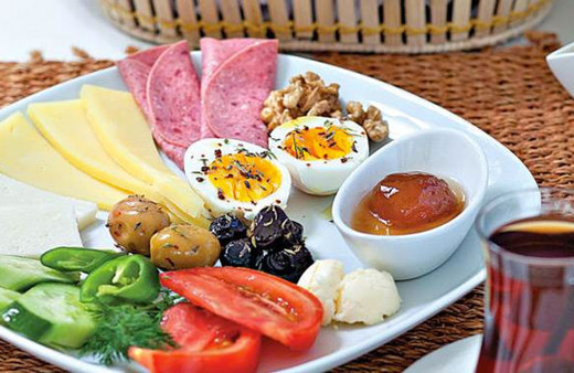 Uyanır uyanmaz sakın kahvaltıya oturmayın 