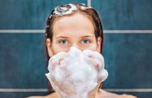 Hangimiz yapmıyoruz ki! Duş alırken en çok yapılan hatalar