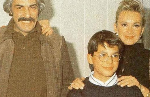 Fotoğraftaki çocuğu tanıdınız mı Filiz Akın paylaştı