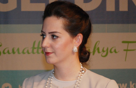 Abdülhamit'in torunu: Televizyon yerine sohbet yapıyoruz