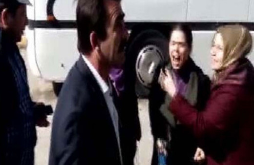 İstanbul'da feci anlar seyir halindeki otomobilin üstüne düştü