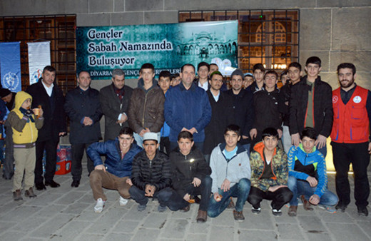 Diyarbakırlı gençler sabah namazında buluştu