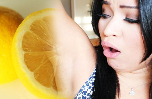 Bir limon alın ve koltuk altınıza sürün bakın neler olacak