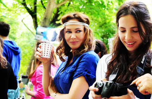 Hülya Avşar'dan şok itiraf 'Zehra'dan utanıyorum!'