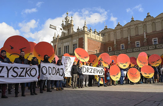 Polonya hava kirliliğini başkentte protesto etti