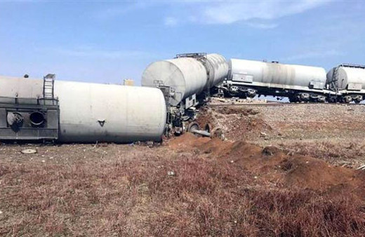 Diyarbakır'da yük trenine PKK'dan bombalı saldırı