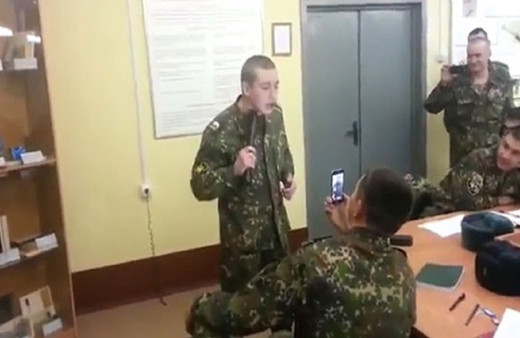 Kendine elektrik veren Rus askeri