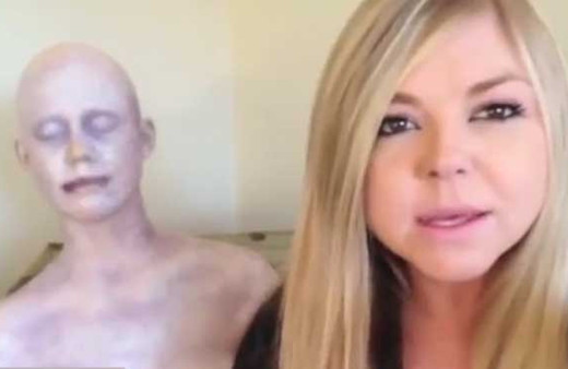 Sarışın kız öyle bir şaka yaptı ki...