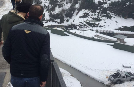 Çarptı, kırdı, geçti, düştü akılalmaz olay! 