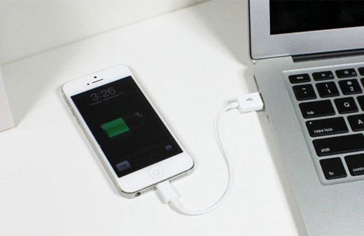 İPhone yeni modeliyle değil yeni kablo modeliyle dönüyor