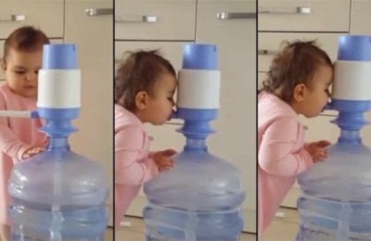 Damacanadan su içmenin yolunu bulan bebek