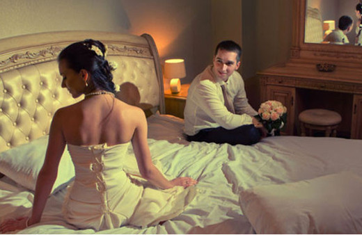 Böyle gelenek görülmedi gelin gerdek gecesinde...