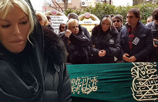 Ayşe Ersayın'ın cenazesi toprağa verildi! Ajda Pekkan perişandı