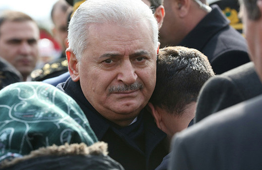 Başbakan şehit canazesinde gözyaşlarını tutamadı!