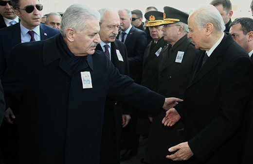 Şehit cenazesinde oldu! Yıldırım Bahçeli'nin elinden tutunca...