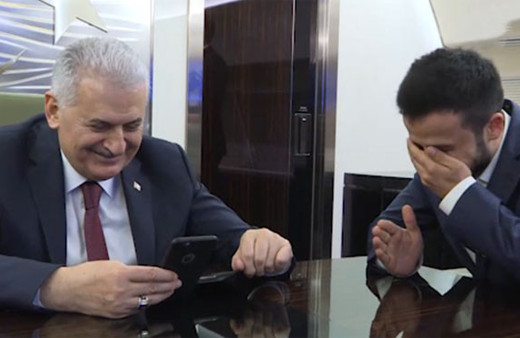 Başbakan uçakta kız istedi! Damat adayı heyecandan...