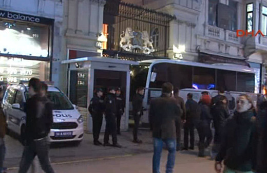 Hollanda'nın Ankara ve İstanbul elçilikleri kapatıldı