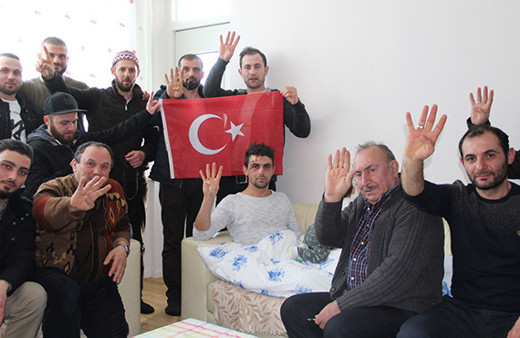 'Hollanda polisi bize köpeklerle saldırdı'