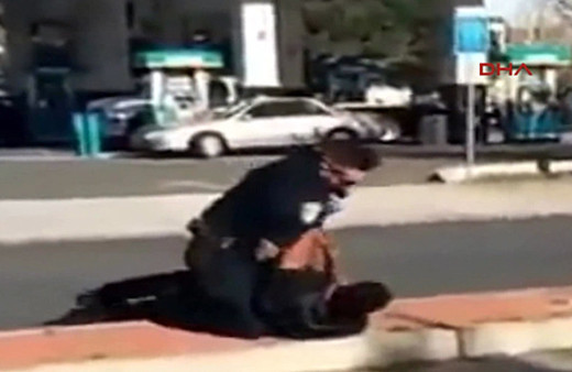 ABD'de polisten teslim olan şüpheliye feci dayak