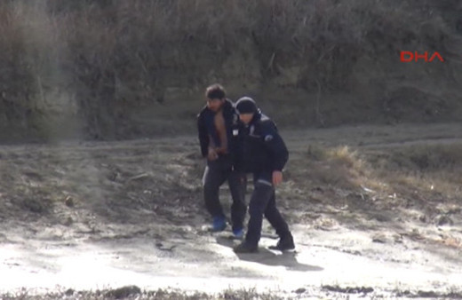 Polis önce hayat kurtardı, sonra...