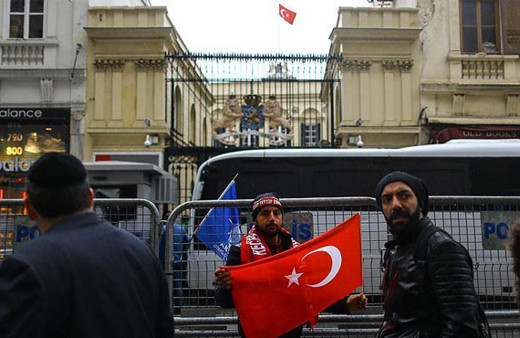 Hollanda protestolarında bunlara dikkat!