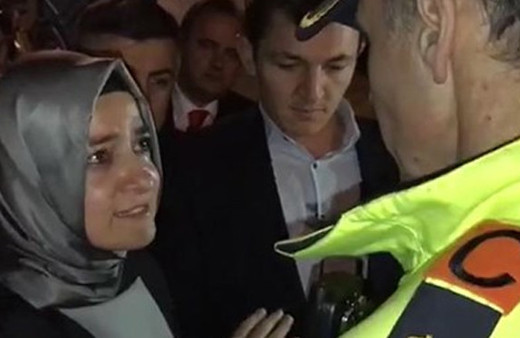 Hollanda'da Bakan Kaya'nın heyetine ateş açma izni verilmiş!