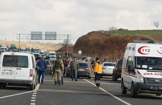 Diyarbakır- Mardin karayolunda son dakika patlama şehitler var