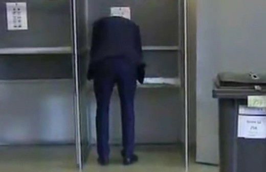 Çavuşoğlu'nun 'lale' dediği Geert Wilders böyle oy kullandı!