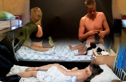 Bu orduda kadın erkek aynı koğuşta kalıyor! Eşi benzeri yok