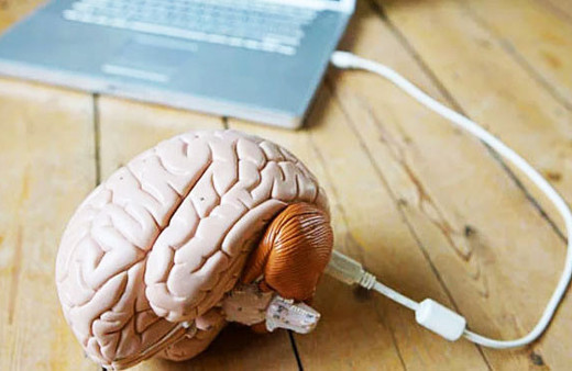 Bu da oldu! USB kablosu ile beyine bilgi yükleyebileceksiniz