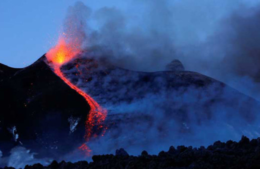 Yanardağ patladı çok sayıda yaralı var