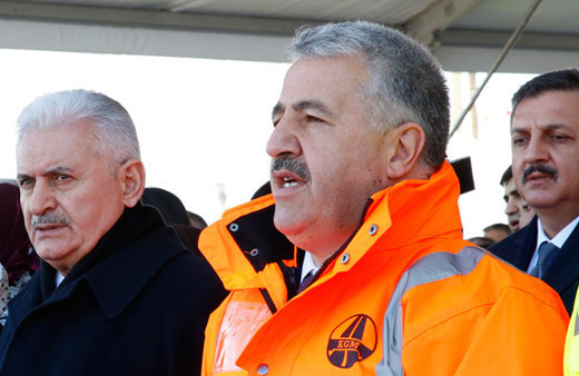 Bakan Arslan Çanakkale'de tarihi törende söz verdi