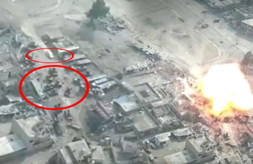 Onlarca askerin arasına dalıp kendini patlattı