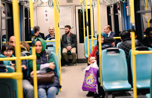 Bakanı metroda görenler gözlerine inanamadı!