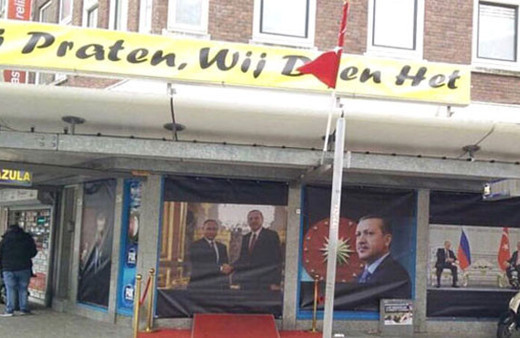 Hollanda polisi Erdoğan posterlerine bile tahammül edemedi