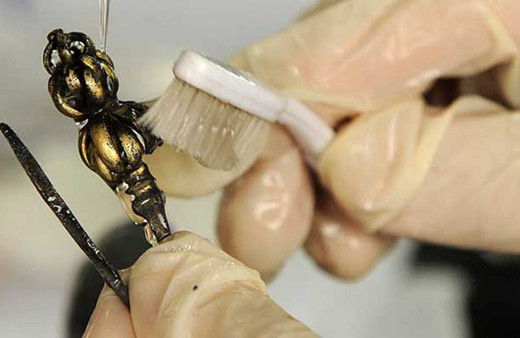 Suyun içinden 400 yıllık hazine çıktı