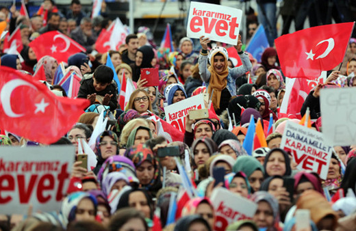 Diyarbakır'da AK Parti otobüsüne saldırı
