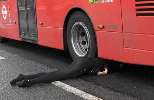 Londra otobüs altında can veren kadın Türk çıktı.