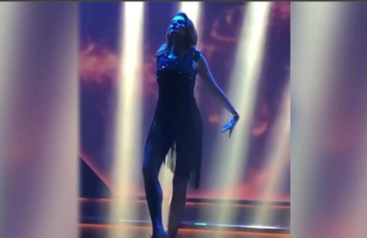 Özge Ulusoy'dan büyüleyici bale performansı