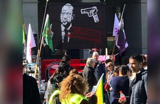 Avrupa'nın rezilliği! Erdoğan'ı hedef gösteren pankart