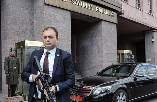 Bakan Işık'ın korumalarında dikkat çeken detay!