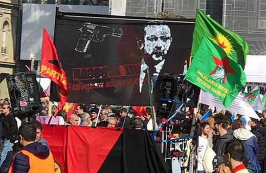 İsviçre'den 'utanç pankartına' soruşturma