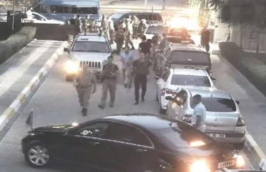 Darbeciler Diyarbakır Adliyesi'ni böyle kuşatmış!