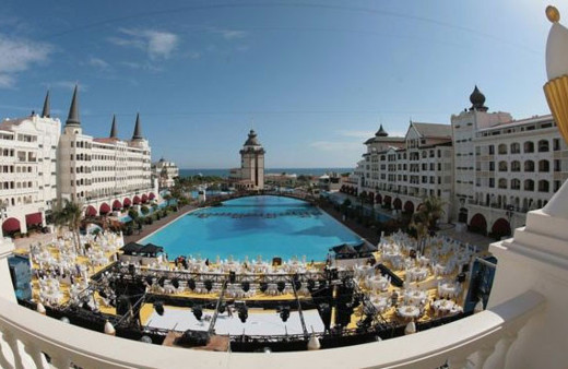 Turistler Türkiye'ye geri dönmeye başladı