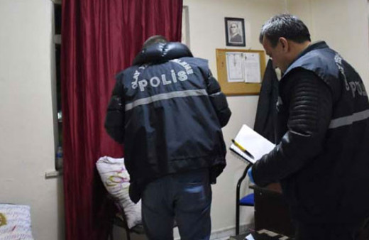 Ne olduysa odada oldu genelevde silahlar konuştu!