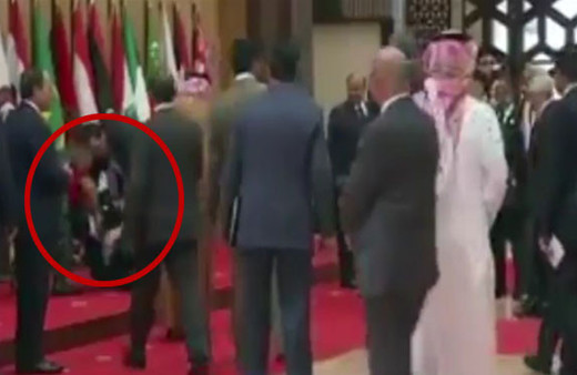 Lübnan Cumhurbaşkanı fena kapaklandı