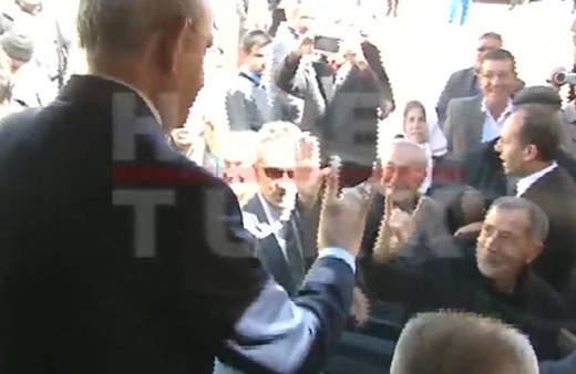 Kılıçdaroğlu'ndan bozkurt işareti