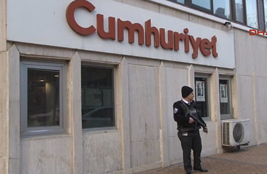 Cumhuriyet Gazetesi'nin önünde silah sesleri