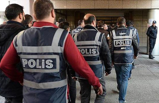 Darbecilerin cep telefonu hatlarını firari öğretmen dağıtmış